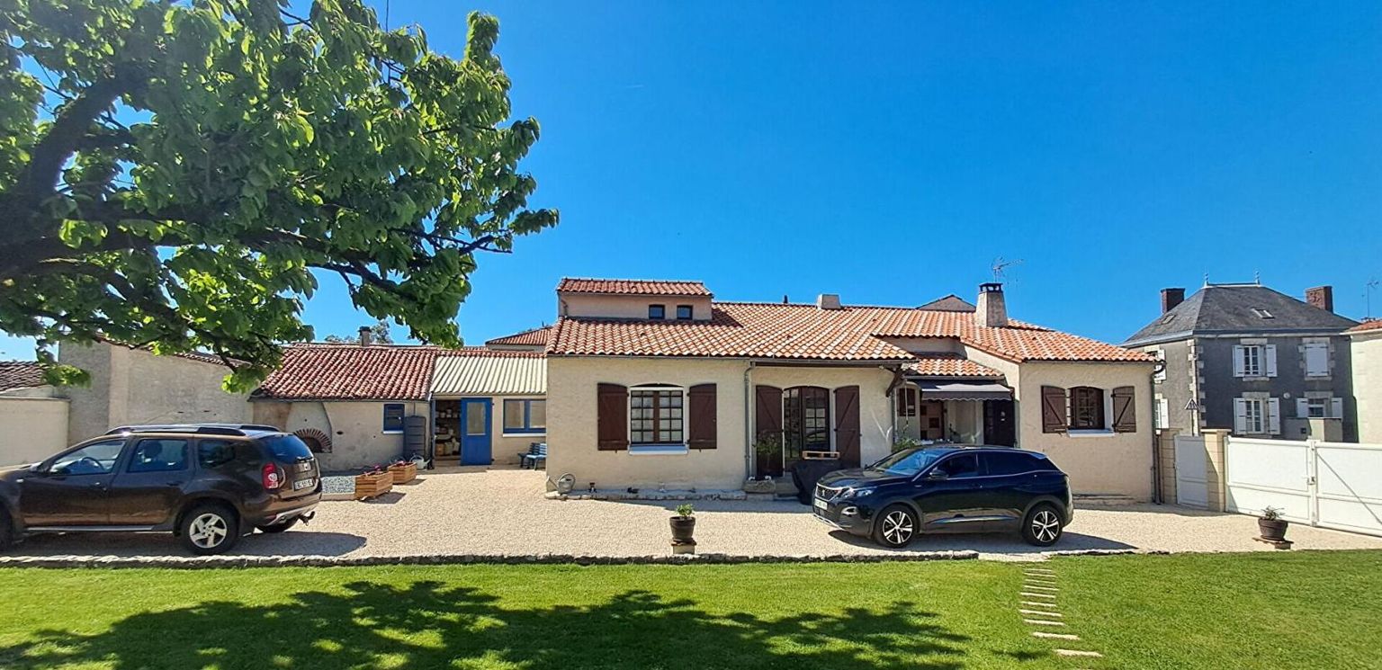 MAISON DE CHARME 3 CHAMBRES 2 SDE 137 M2 TERRAIN PLAT 1600 M2 GARAGE PREAU