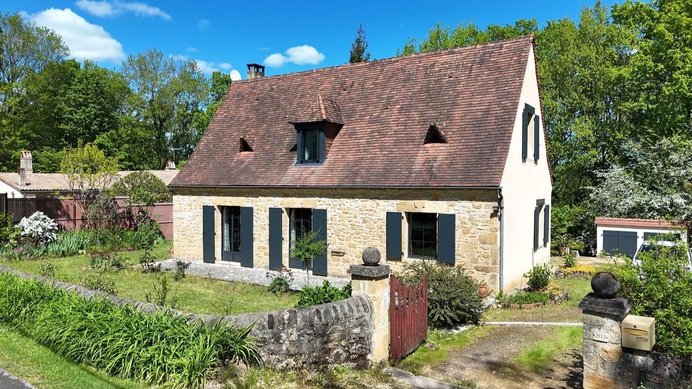 Charmante maison avec deux chambres et un bureau
