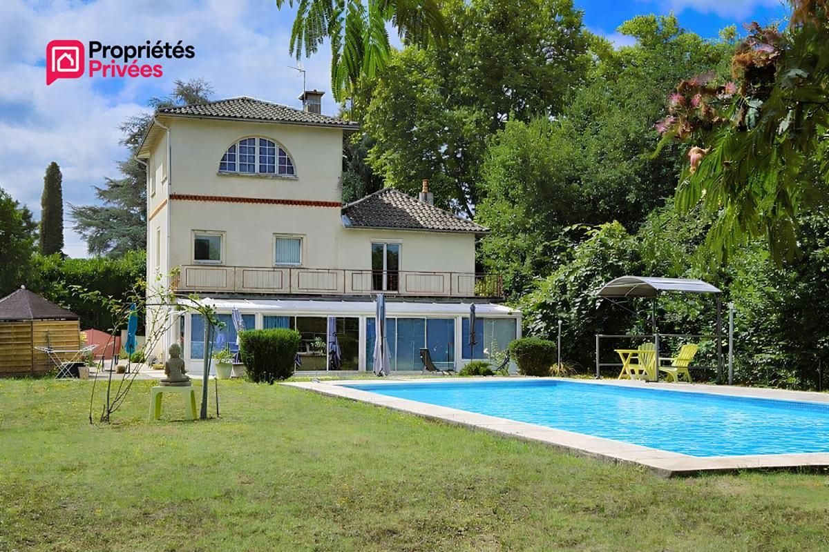Maison de caractère en pierre 350 m² - 4 chambres - piscine chauffée - parc 3500 m²
