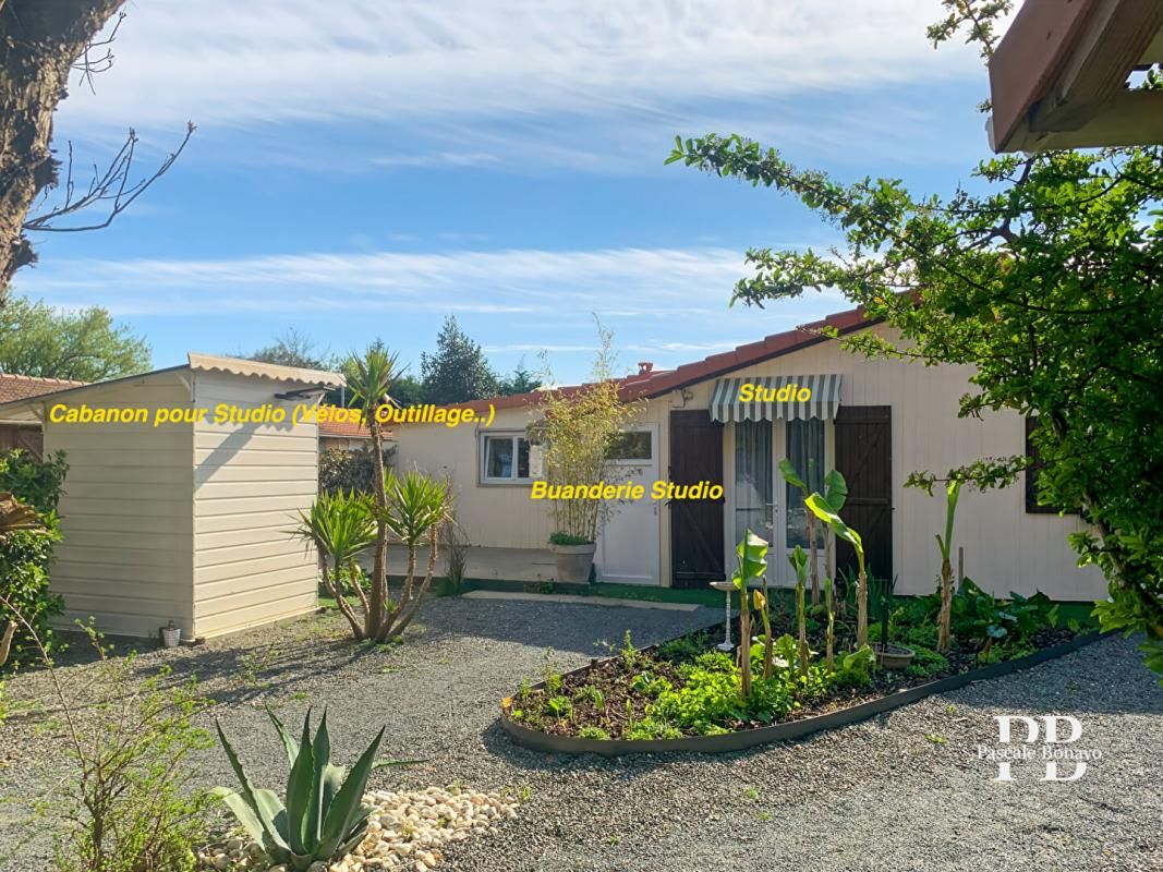 PROPRIETES 248m2 - PARC 4500m2- PISCINE - DEPENDANCES