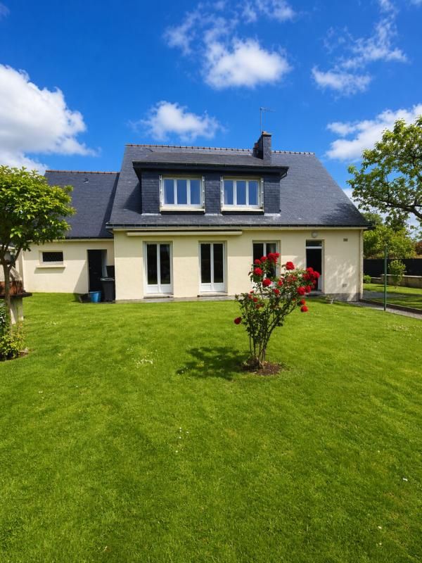 Maison de 104 m² - 5 pièces - terrain 495 m² - au calme en impasse - 2 garages - proximité du centre-ville (350 m)