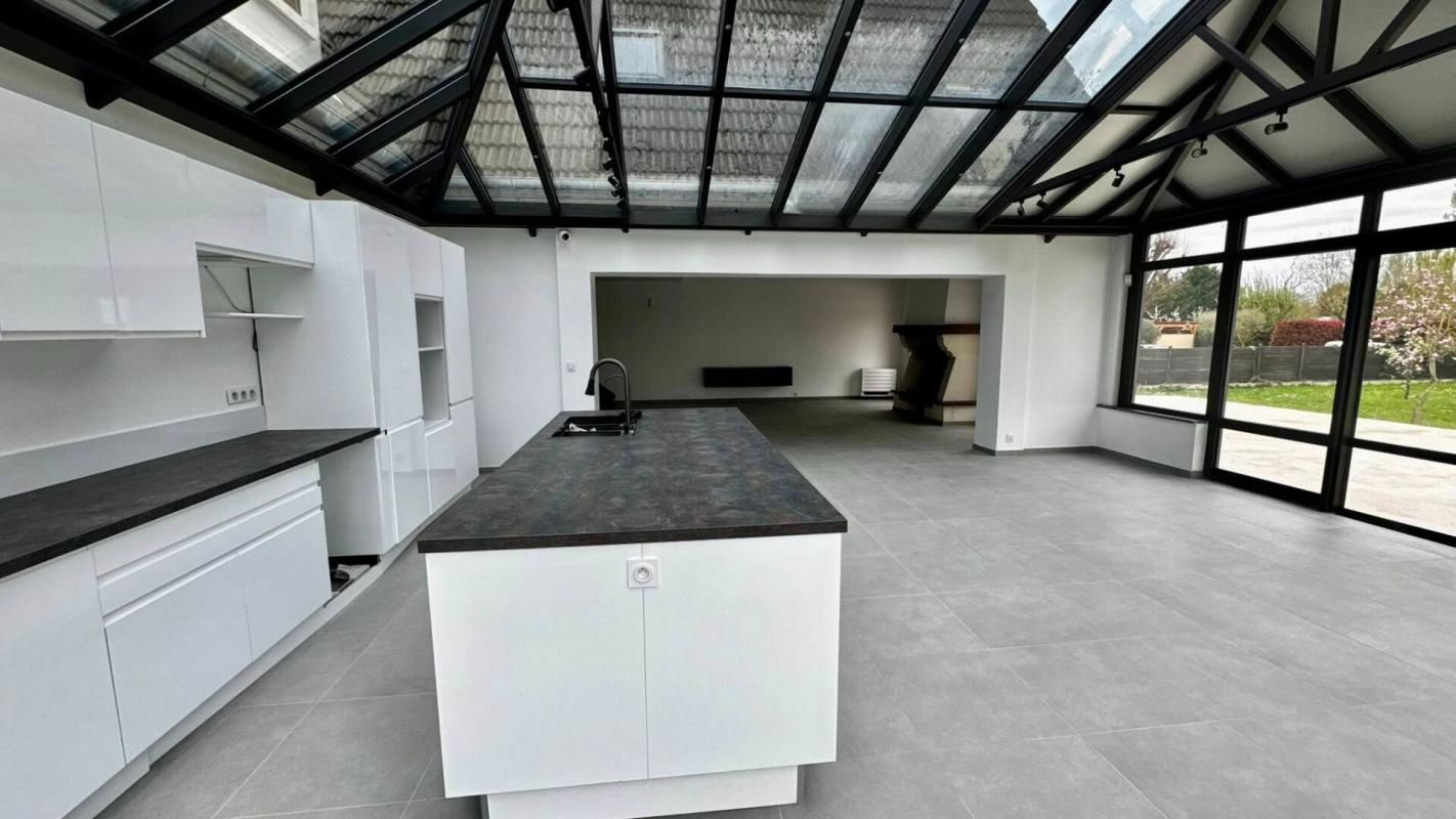 Propriété d'exception 221 m² de luminosité sur presque 3 000 m² de terrain