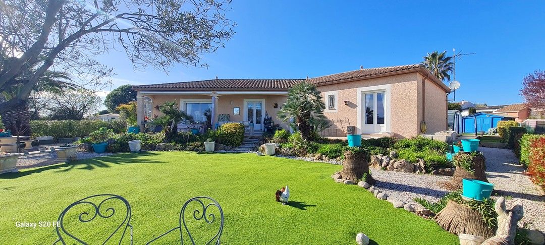 Splendide villa de 140m² avec double garages/piscine/ vue dégagée sur 1161m² de terrain