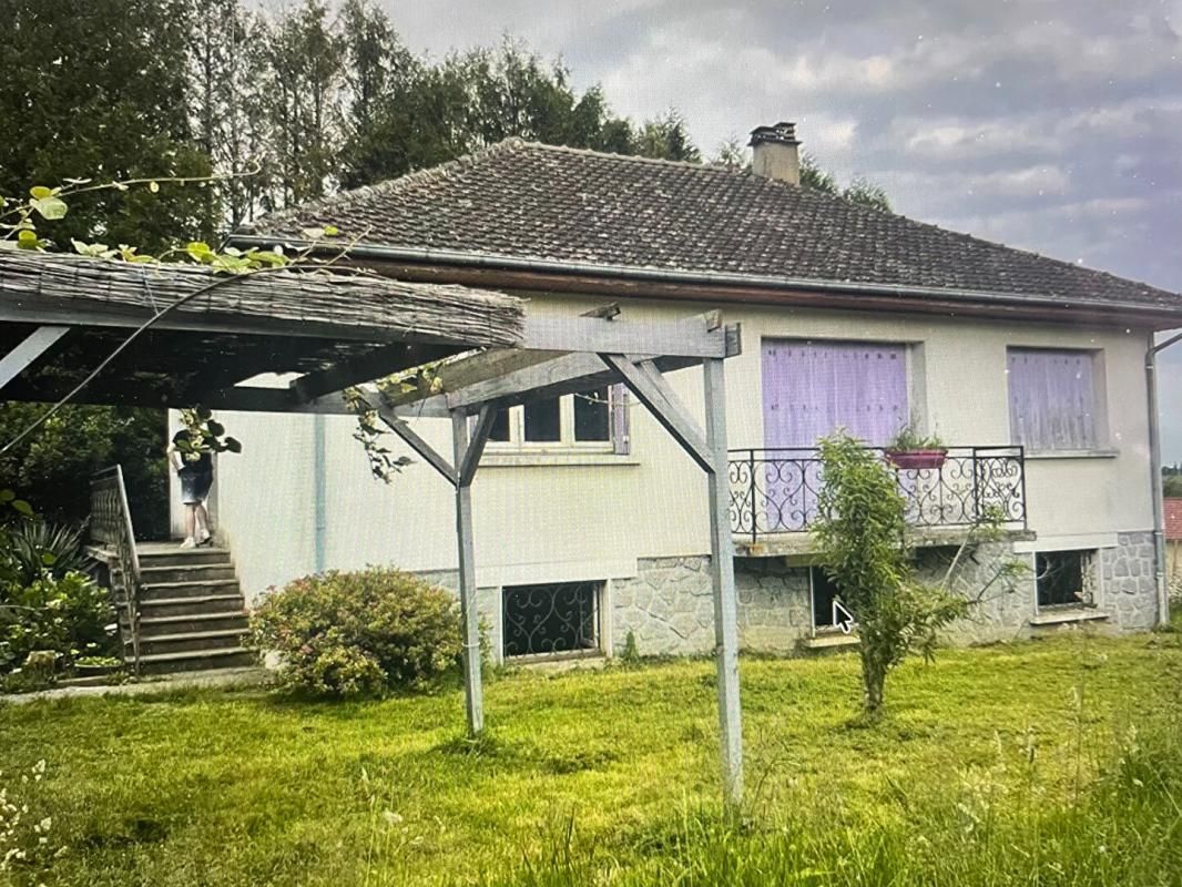 Proche de Chalus Maison 4 pièce(s) 90 m2 sur un terrain de 4,5 hectares comprenant 1 étang