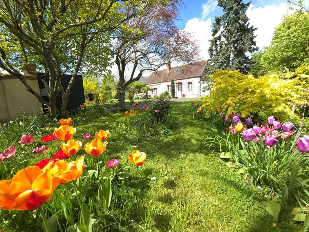 (61270 RAI ) 4 km gare maison de campagne 2 chambres, sans travaux, terrain 820 m²