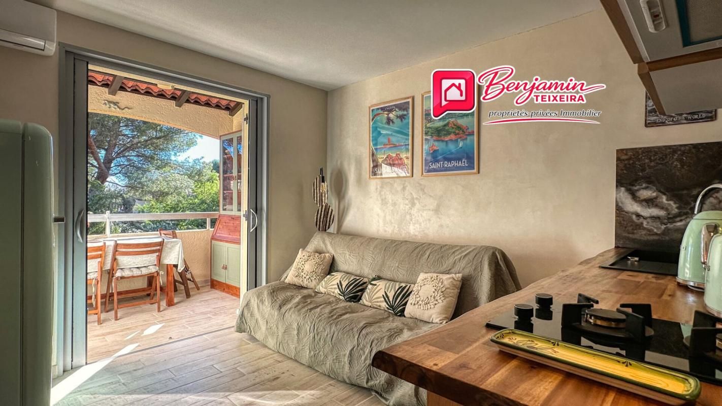 Appartement Saint Raphael 1 pièce(s) 21.66 m2 + Terrasse + Parking privé