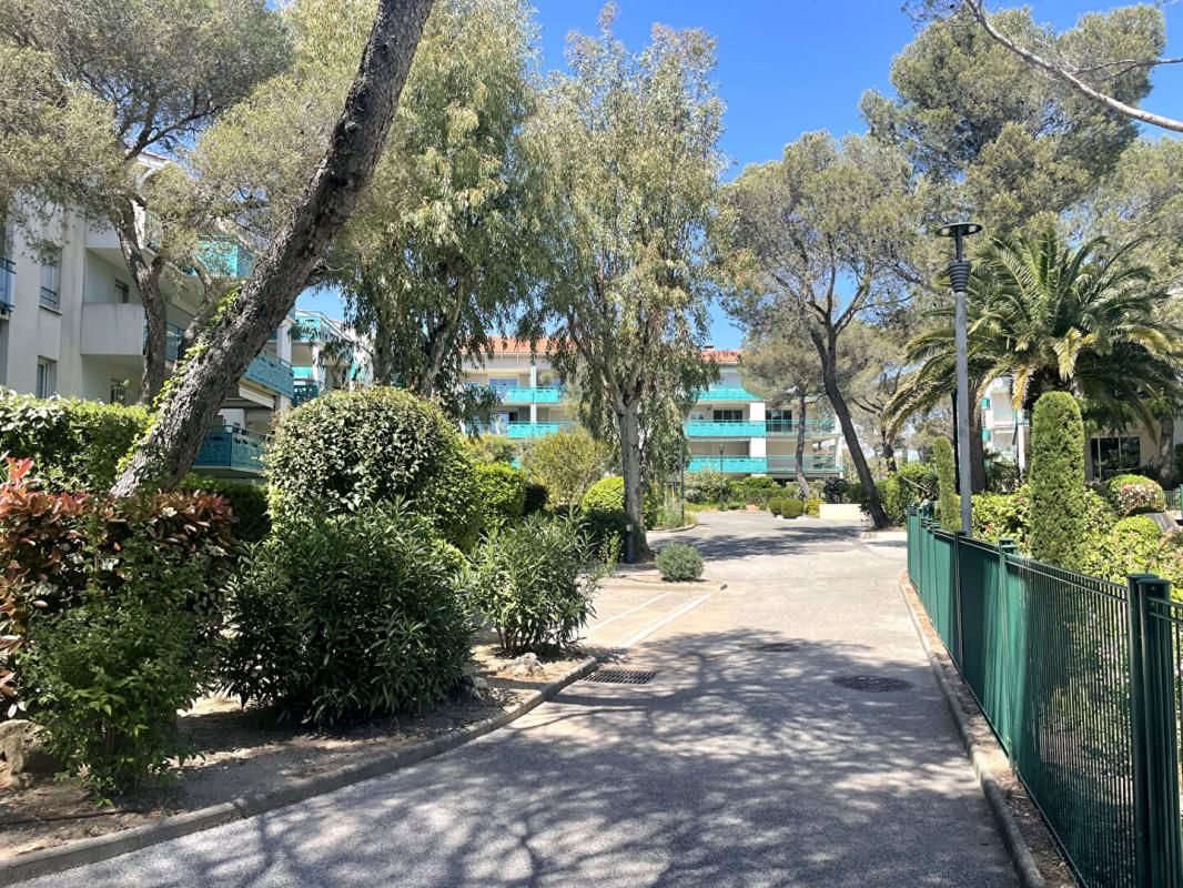 À VENDRE ? Élégant F2 avec grande terrasse ? Résidence de standing