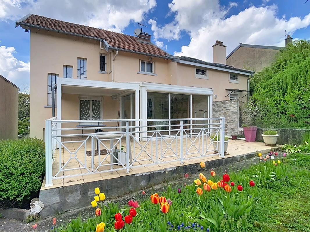 54130 Saint-Max, Maison soignée avec jardin, véranda et sous-sol complet