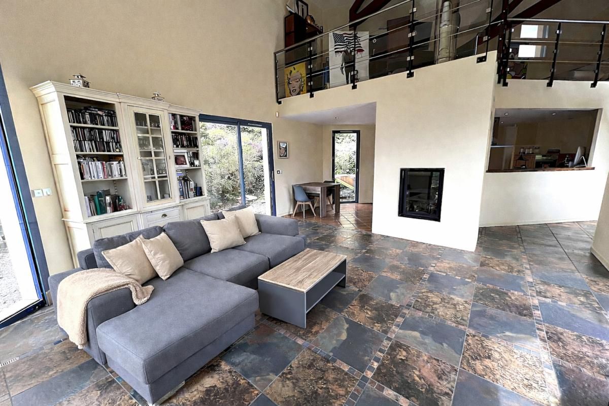 LE BOIS D'OINGT. Villa d'architecte 6 pièces 175 m2 sur terrain de 1214m2