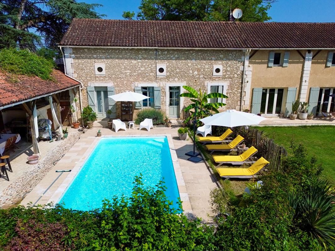 A vendre, superbe propriété de charme à BASSILLAC ET AUBEROCHE 24330