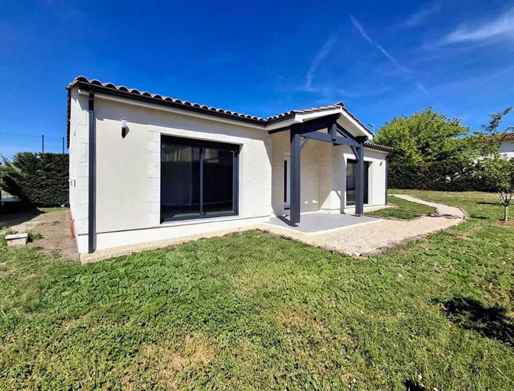 Maison de plain-pied neuve jamais habitée - 116 m² - 3 chambres - grande pièce de vie 60 m² - terrain 615 m²