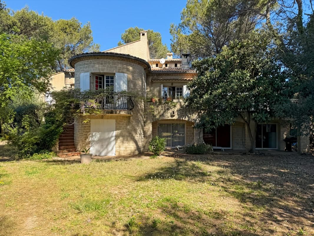 À vendre propriété à Carpentras avec piscine et gîtes