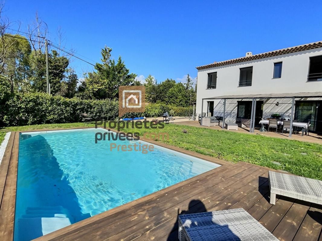 villa récente 6 p avec piscine proche A8 5 pièce(s) 140 m2