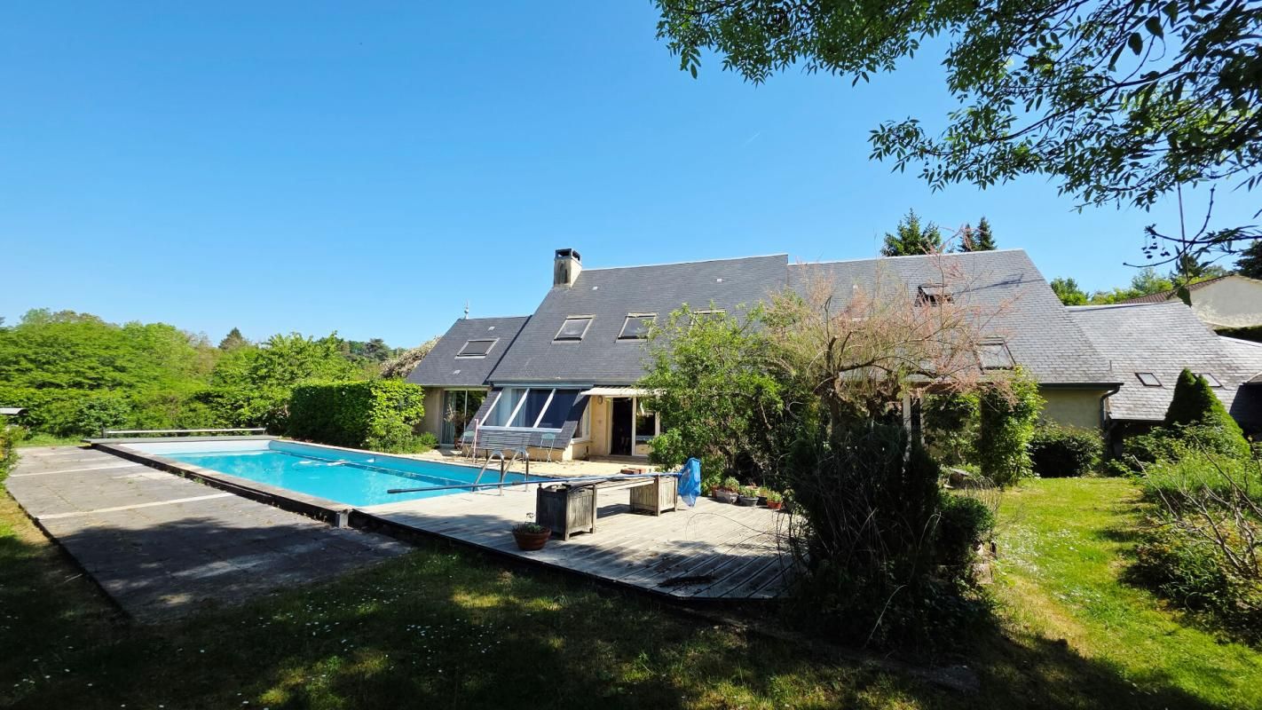 MAISON 7 PIECES 4 CHAMBRES PISCINE GARAGES ATELIER
