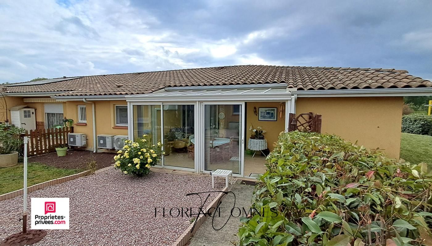 Maison T3 avec véranda, jardinet, parking et piscine - Résidence senior sécurisée - Villegly