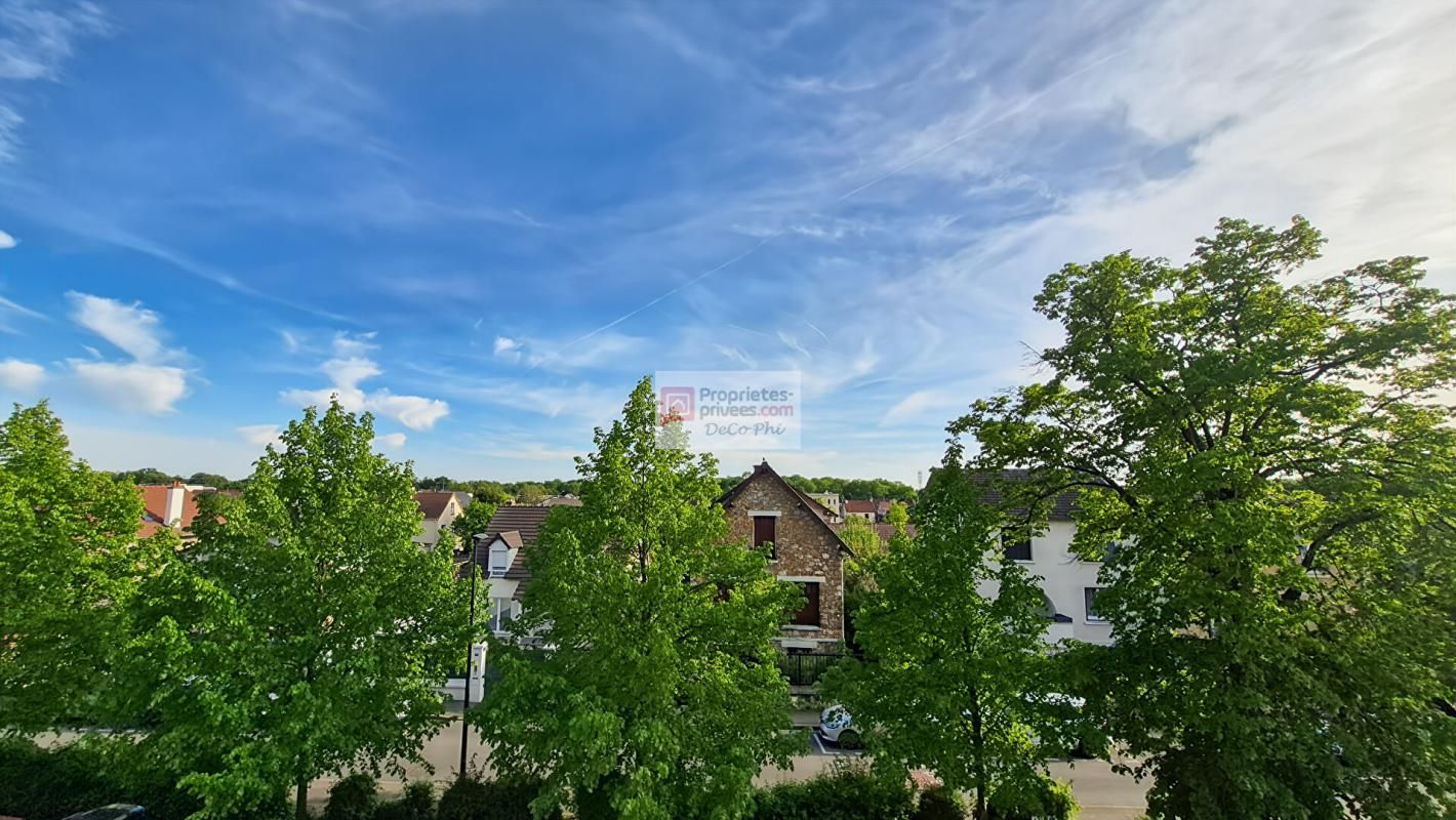 Appartement 4 pièces bon état 67 m2 loggia L'Epi d'Or à Saint Cyr L Ecole