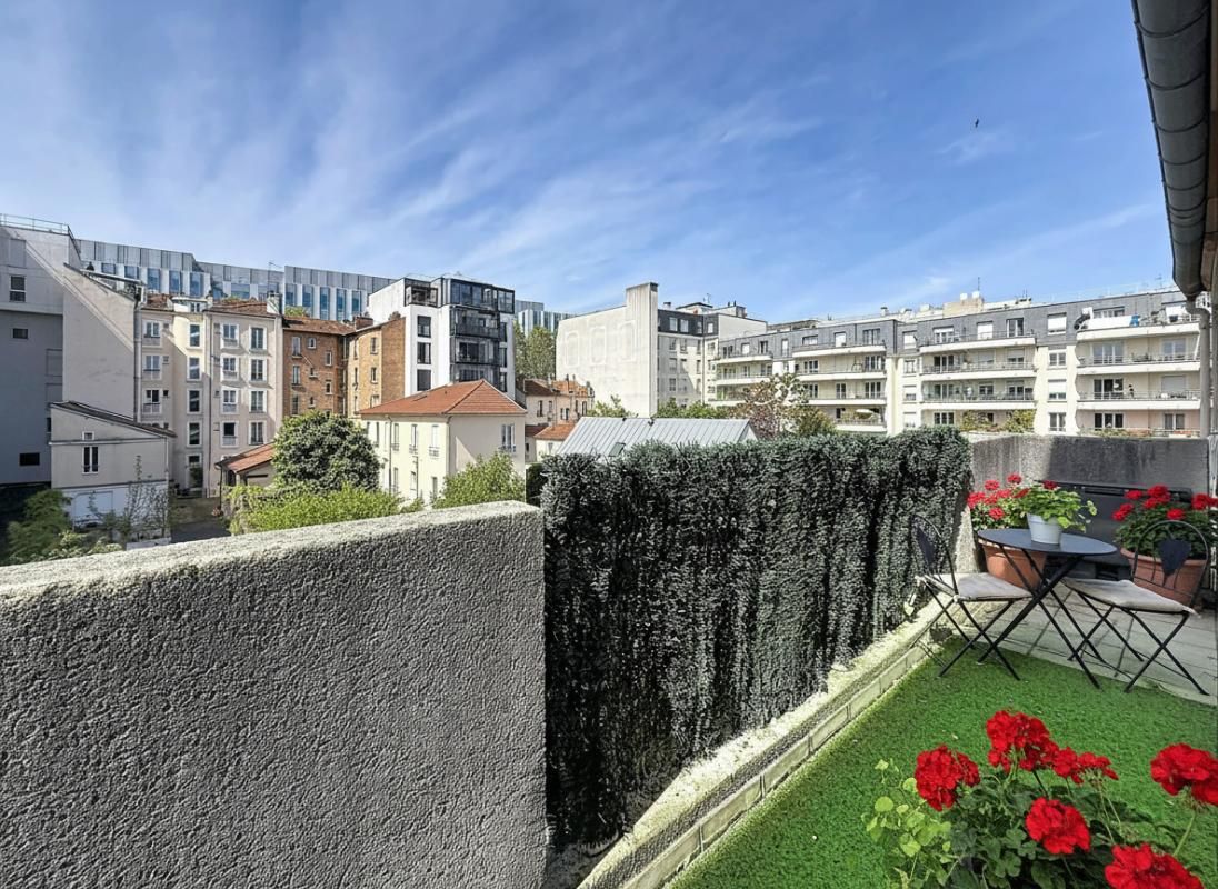 Charmant studio rénové avec balcon 30.80 m2