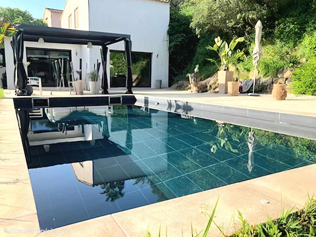 Maison type californien a Sanary Sur Mer 5 pièce(s) 100 m2 PISCINE ,GARAGE