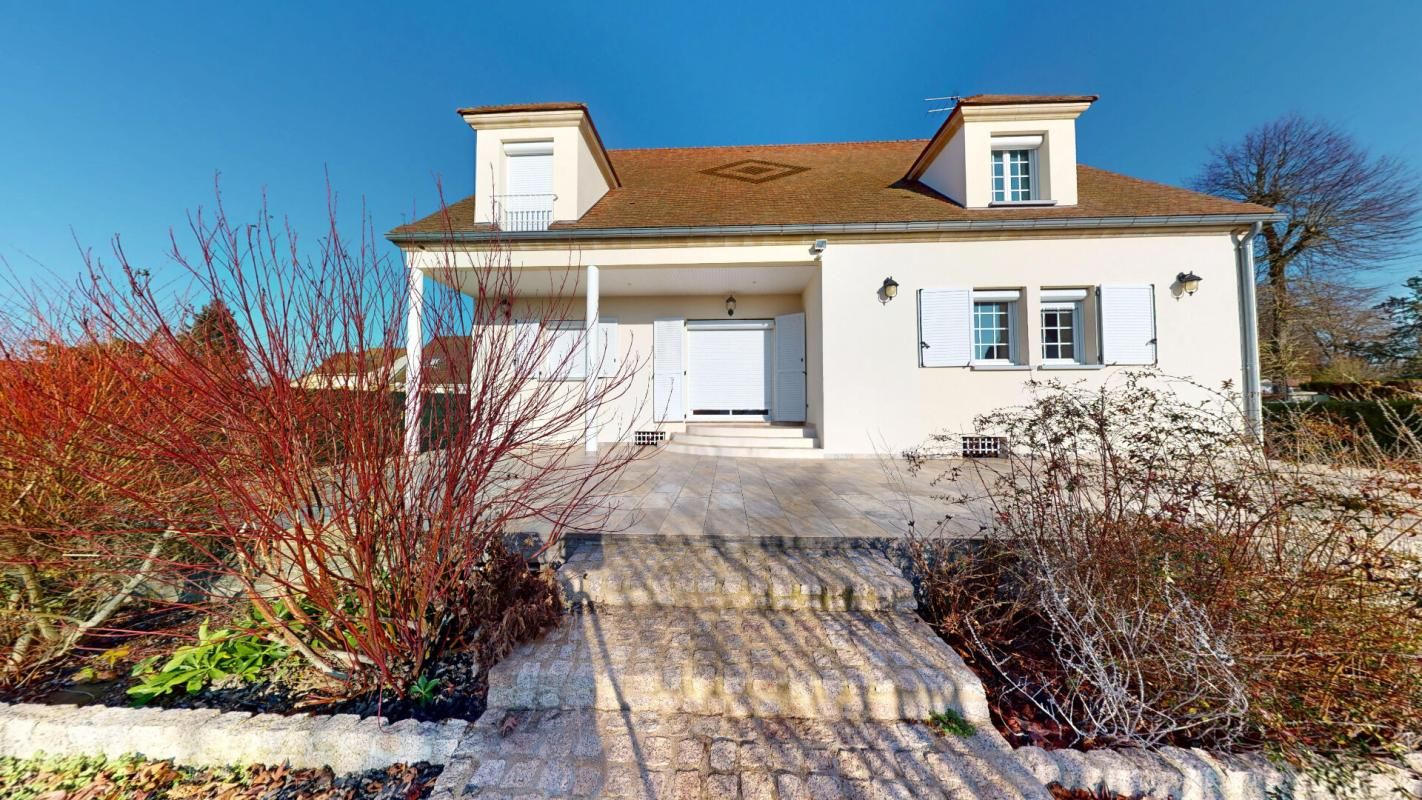 PROPRIÉTÉ DE STANDING 284 m2 de 8 PIÈCES 509 000