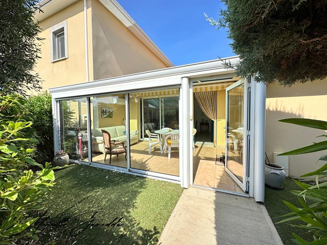 A VENDRE VILLA Jonquieres Saint Vincent 4 piéces de 124m² avec véranda, parking et garage