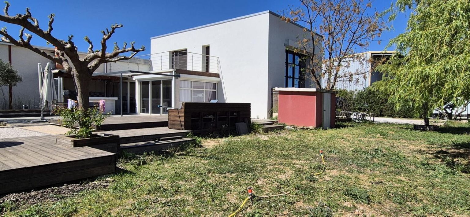 Villa Plus hangar
