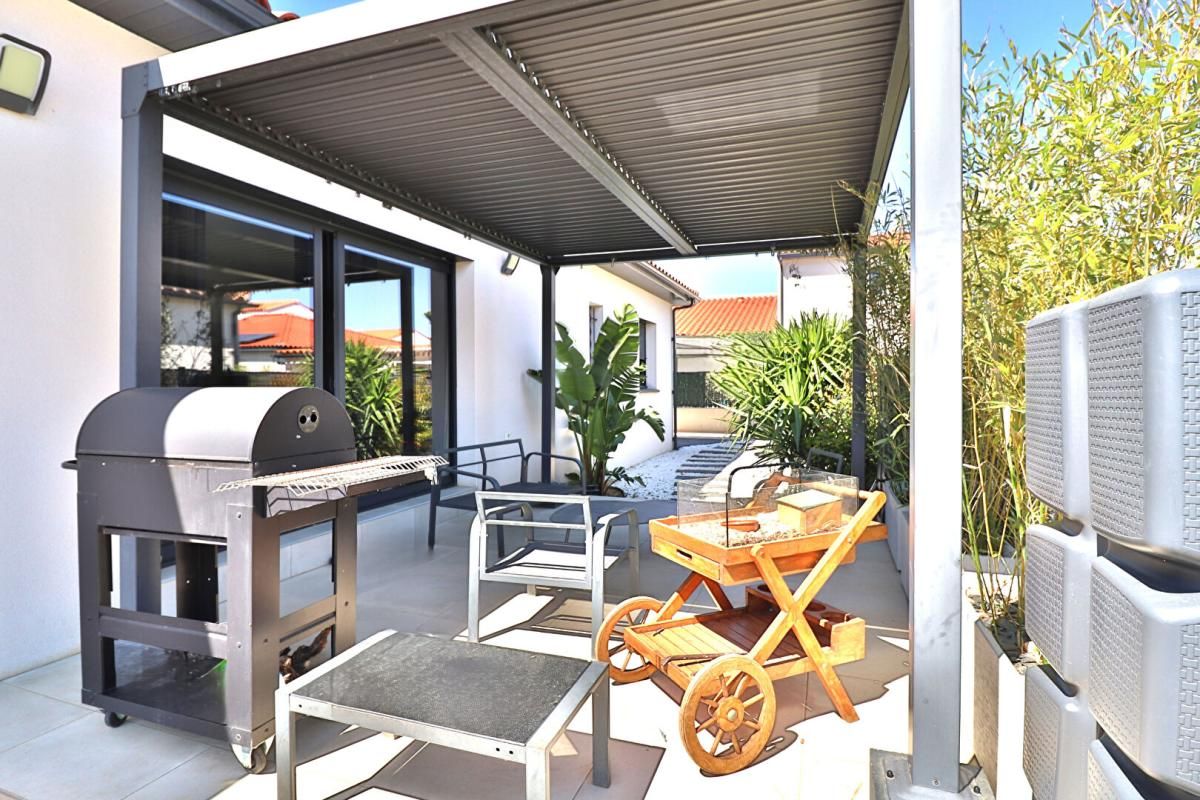 Villa 4 pièce(s) 102 m2 sur un terrain de 336m² avec piscine