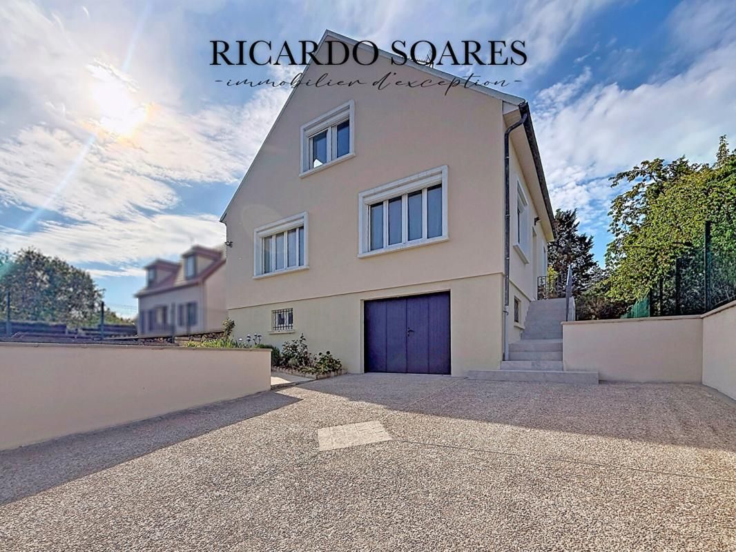 MONCEAUX 60940 - MAISON FAMILIALE RÉNOVÉE EN 2021 / 129m² au sol / 4 CHAMBRES / SOUS-SOL TOTAL / TERRAIN 787 m²