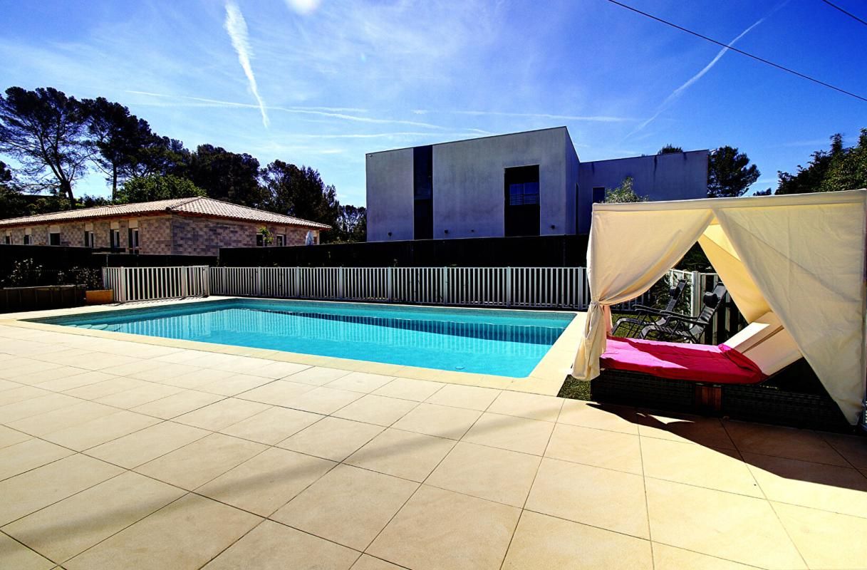 Co-Exclusivité - Mougins Saint-Basile - Appartement-villa 4 pièces avec accès direct à la piscine