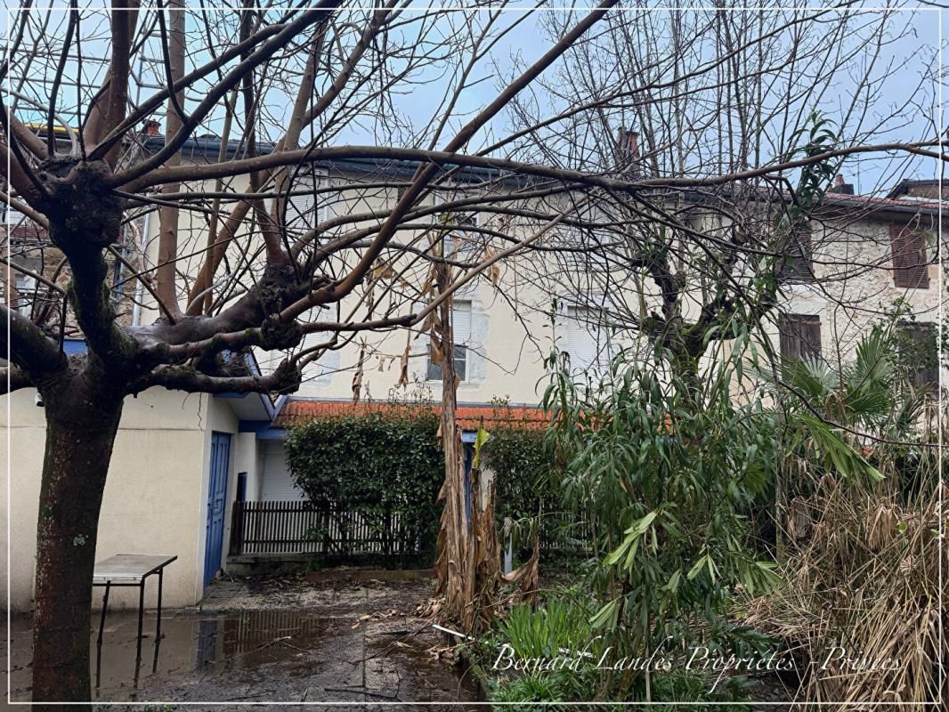 PARKING EXTERIEUR LOT 18 DANS UNE COPROPRIETE PROCHE CENTRE VILLE DE DAX