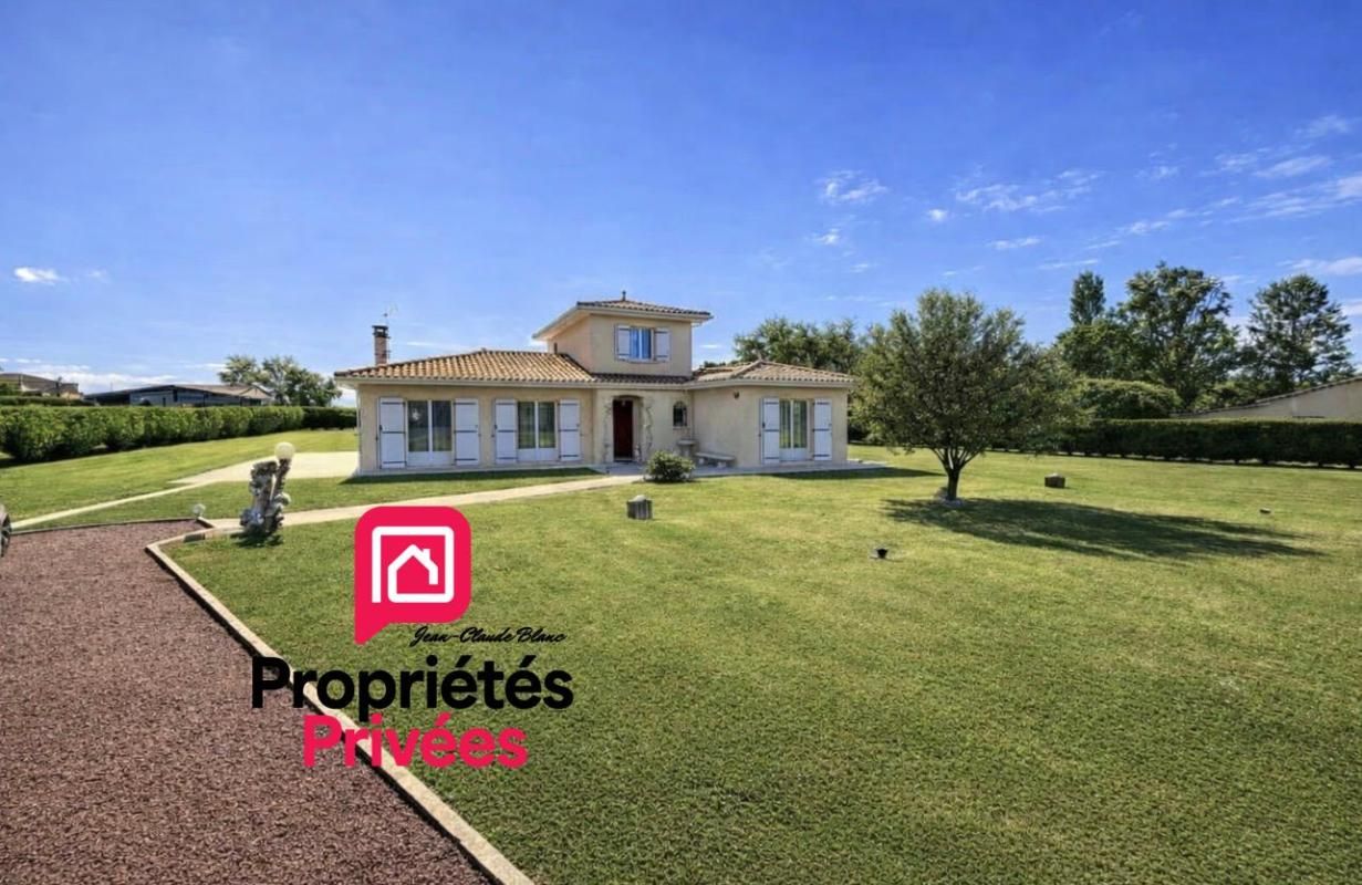 15 minutes de Saint-André de Cubzac- Lansac- Maison Contemporaine 1999 très bel état - 148 m2 habitables - 4 pièces ? 3 chambres - Piscine Terrasse Pool house - ? terrain de 2624 m2 ? très beau jardin ? terrain constructible