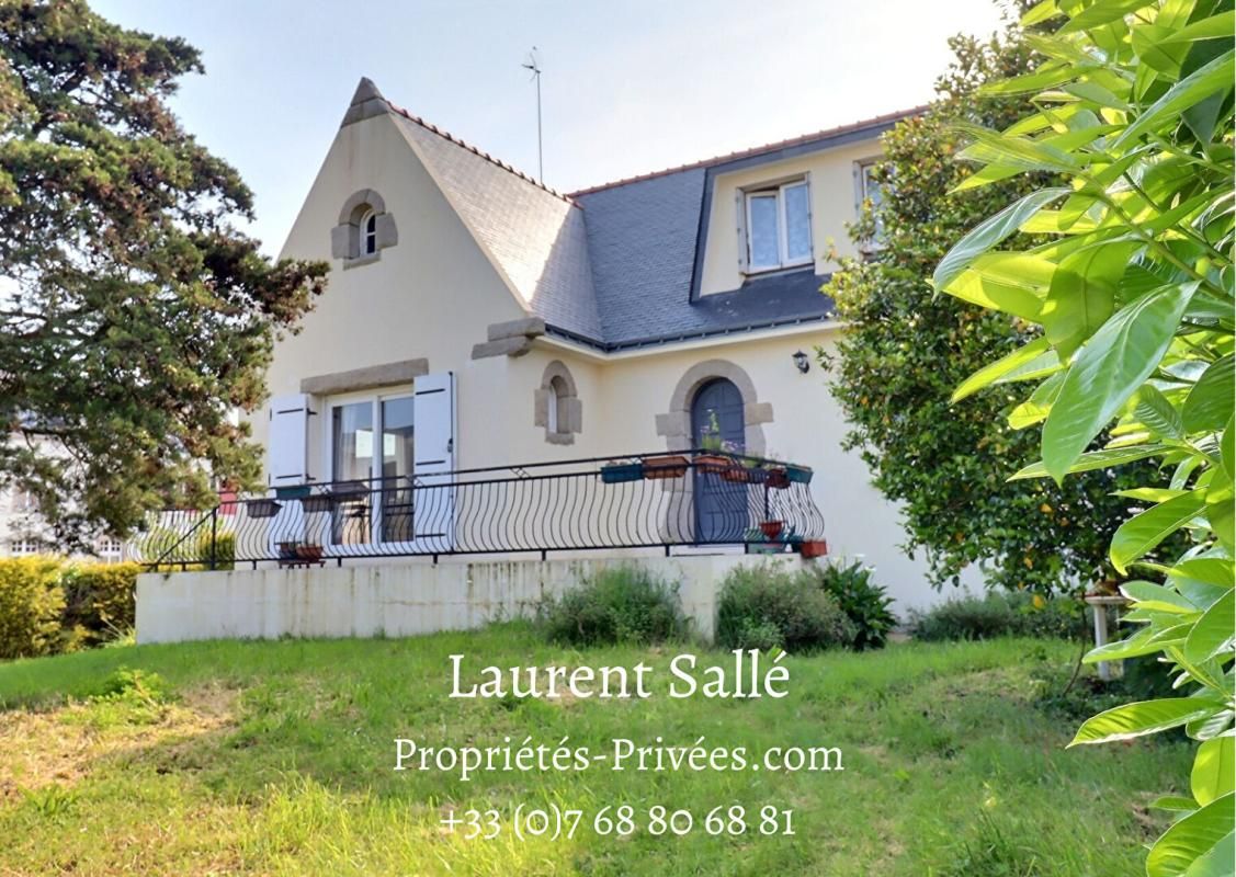QUESTEMBERT 56230 - MAISON CENTRE VILLE. 6 pièces 108m2