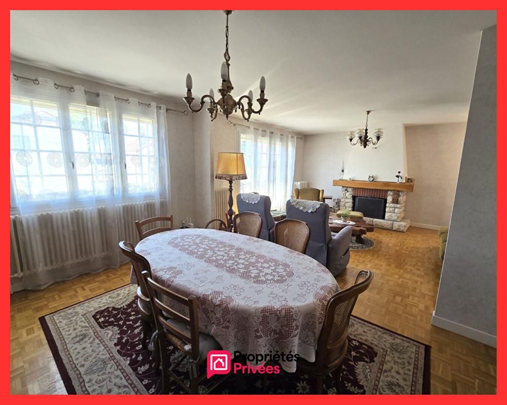 93370 MONTFERMEIL - Maison 6 pièces 177,66 m² de surface au sol - 3 Chambres - 1 Bureau - Garage -Jardin