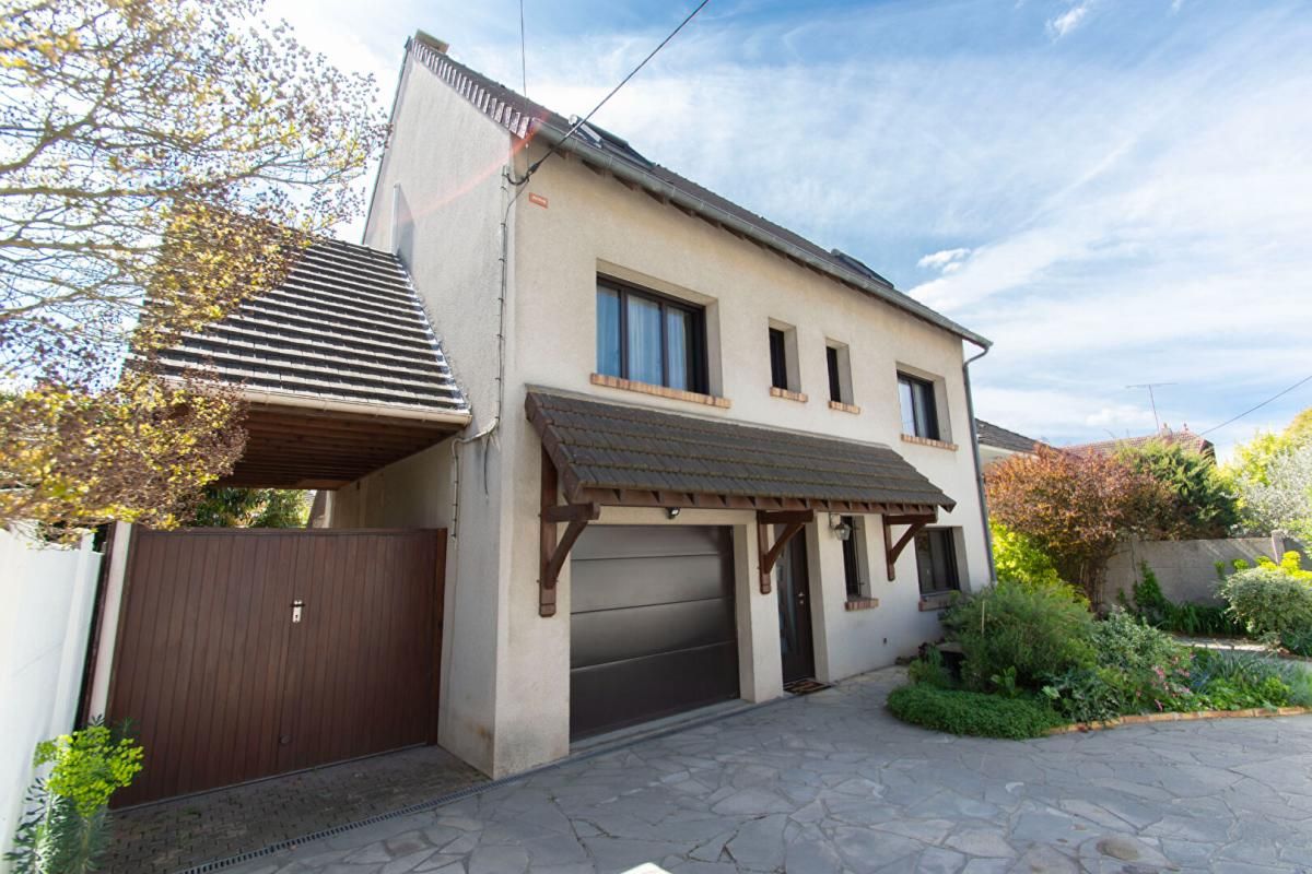 Maison Sainte Genevieve Des Bois 7 pièce(s) 138 m2 hab - 152 m² au sol