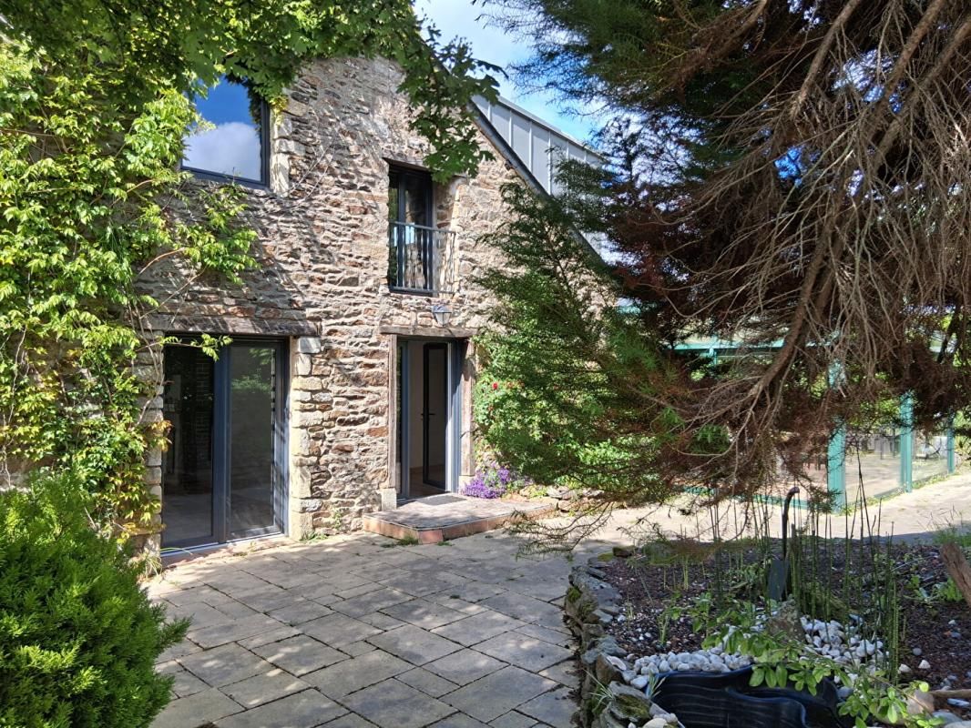 A 15mns de DINARD, maison en pierre, très bon état, 8 pièces et 6 chambres !