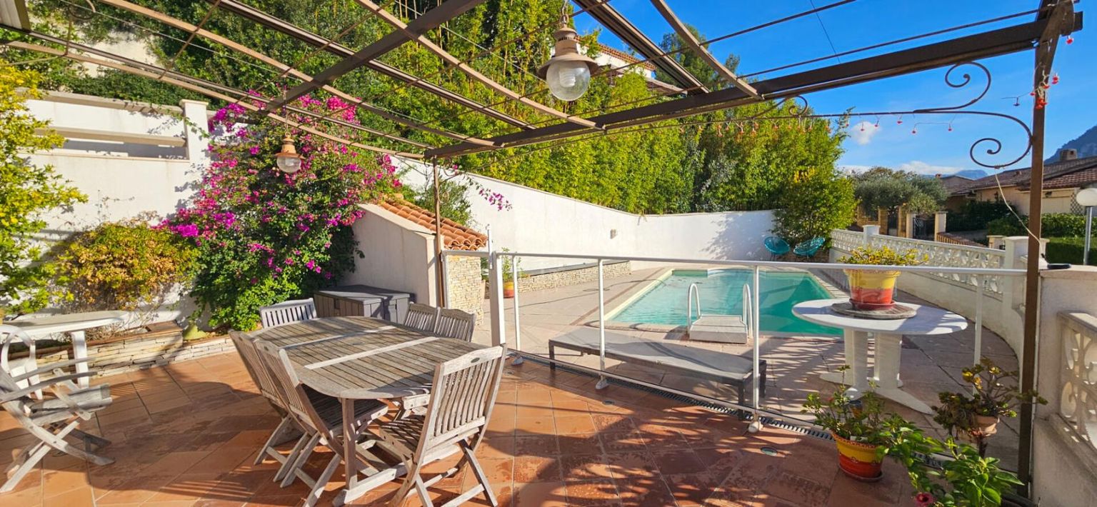 VILLA -TOULON- Les 4 Chemins des Routes