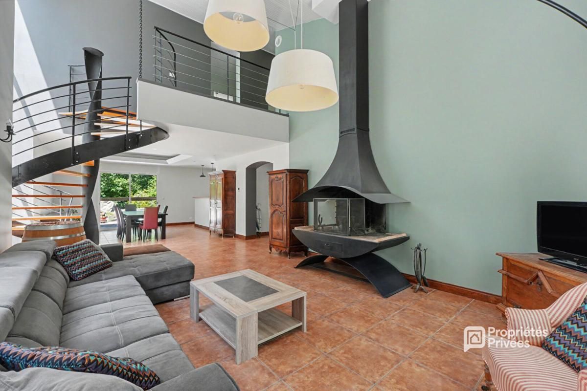 Maison T5 de 181m2, 200 m2 de dépendace sur 2000 m2 de parcelle