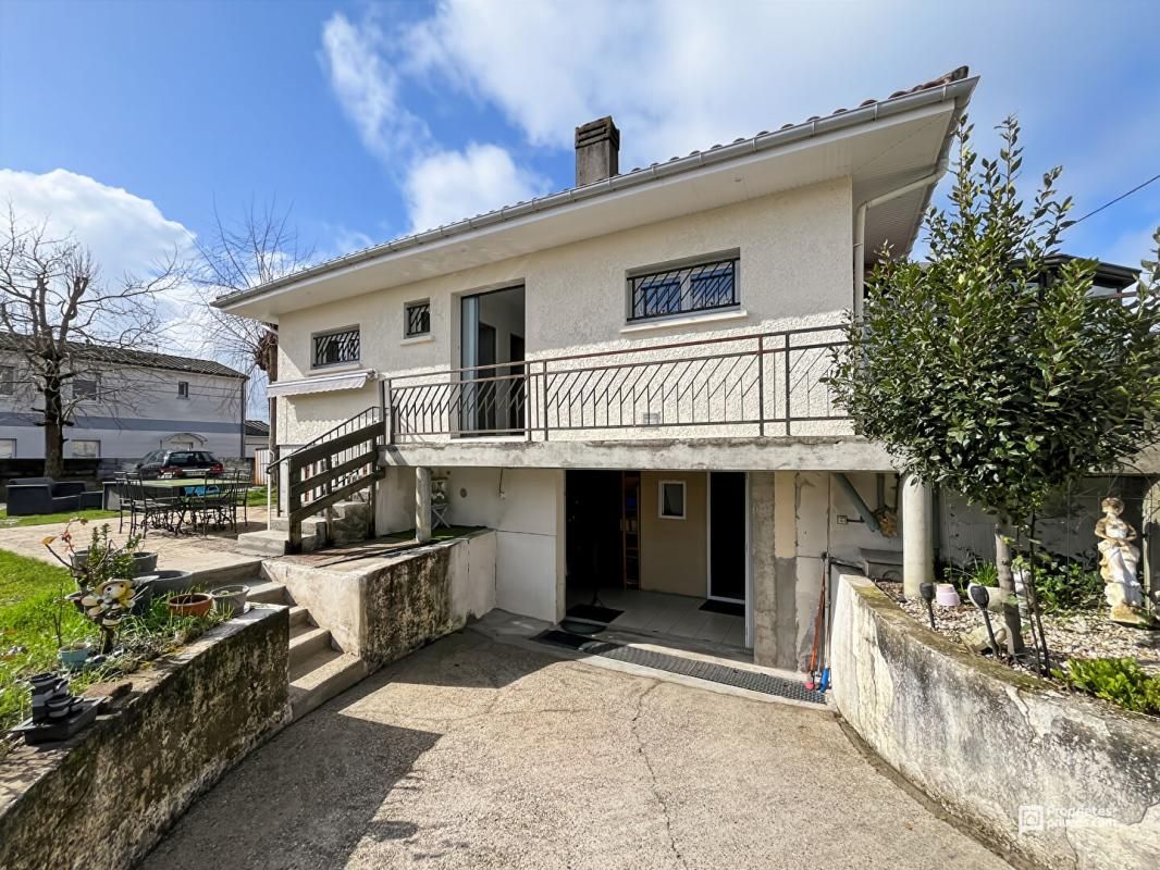 Maison familiale 4 chambres + 1 T2 + 2 studios