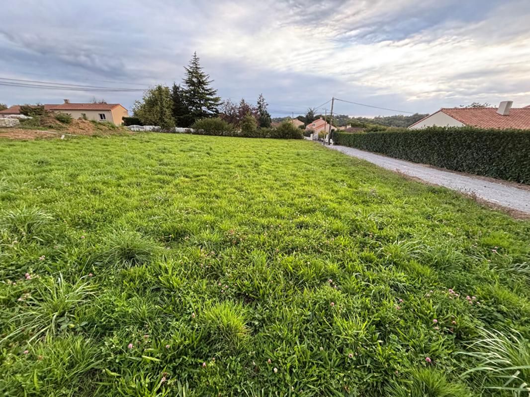 A SAISIR OUDON TERRAIN CONSTRUCTIBLE NON VIABILISÉ