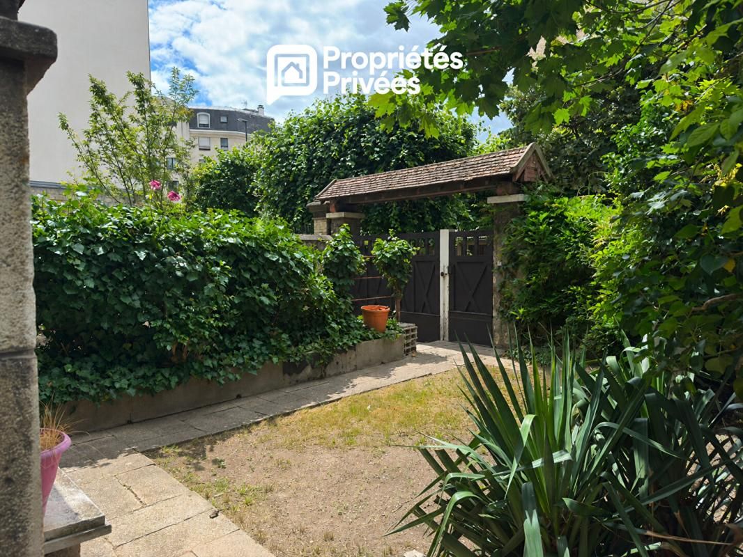 Maison de 235 m² - 5 chambres - Souvenir Français
