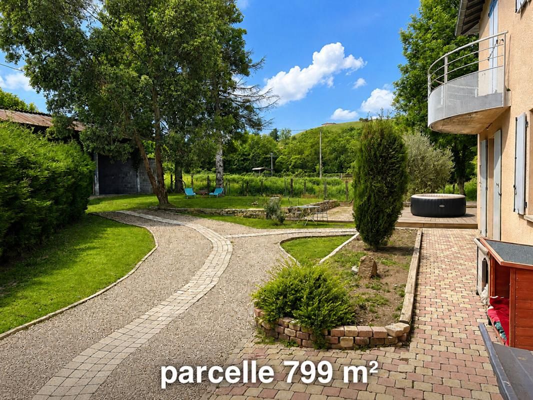 SAVIGNY, maison 189m2 sur terrain avec dépendance