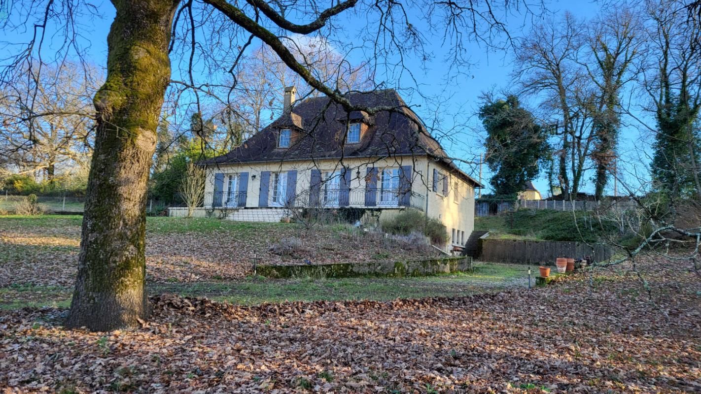 Maison 24400 Mussidan 6 pièces 112 m2 sous sol total garage atelier pièce grenier jardin 2350 m²