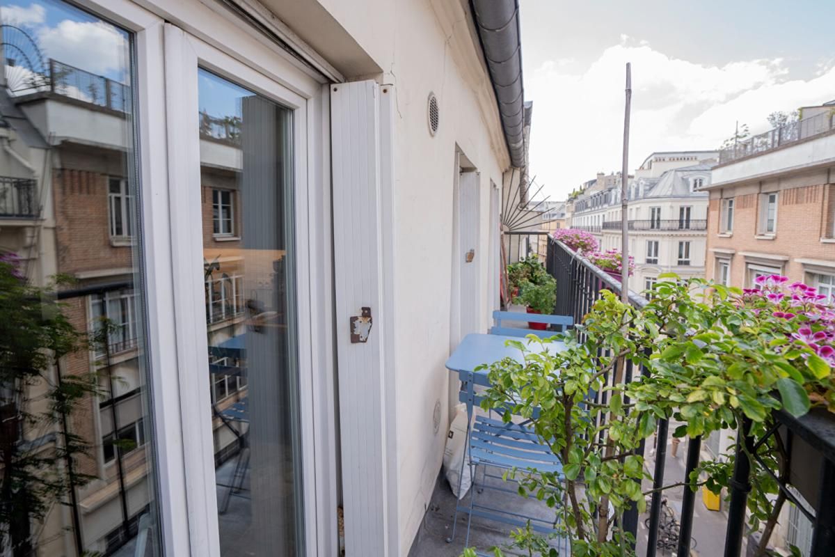 Lorette-Martyrs - 2 pièces avec balcon et ascenseur