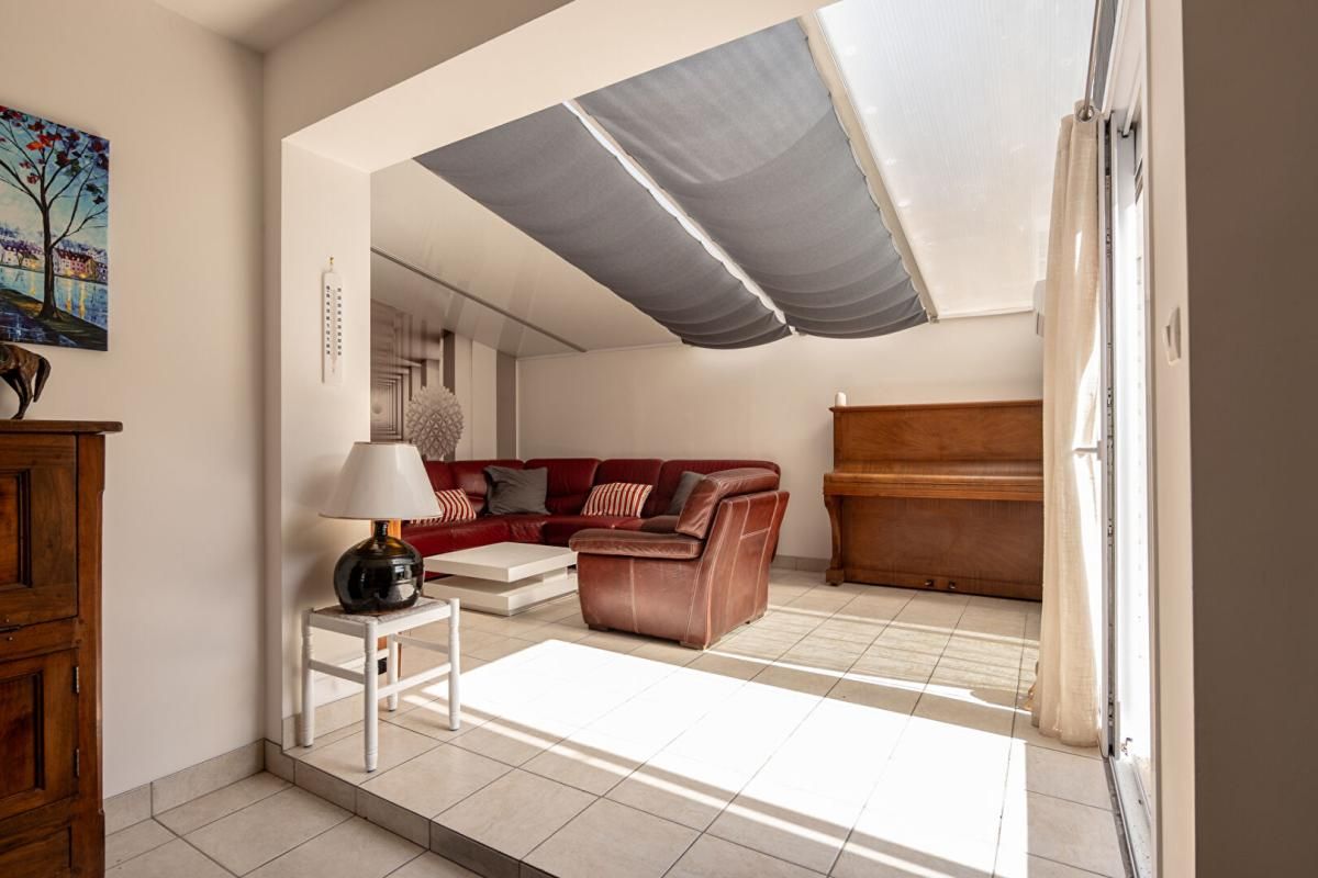 LIEUX UNIQUES ® x PROPRIÉTÉS PRIVÉES PROPOSE MAISON DE 2011 HYPER-CENTRE ROMORANTIN 94 M²