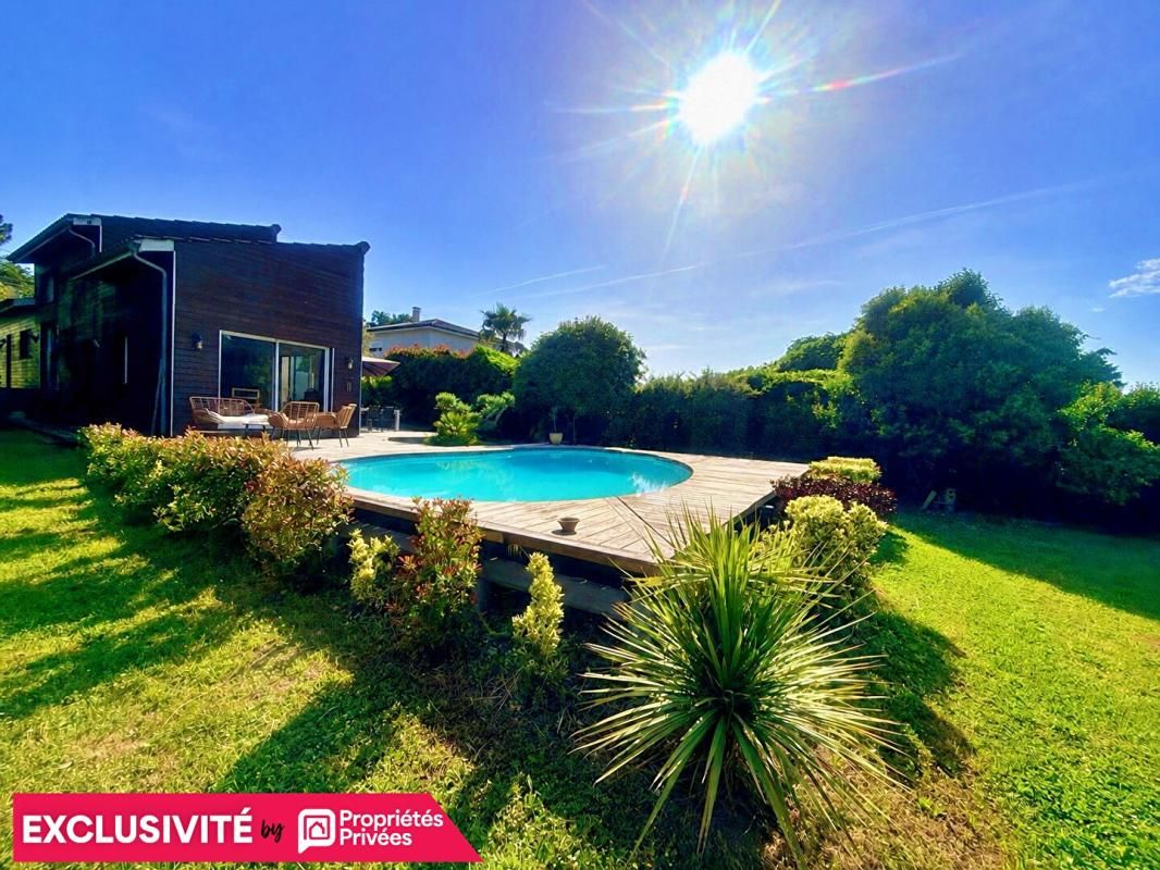 Maison de caractère au style unique 125 m² 6 pièces avec piscine garage et vue nature à Quinsac