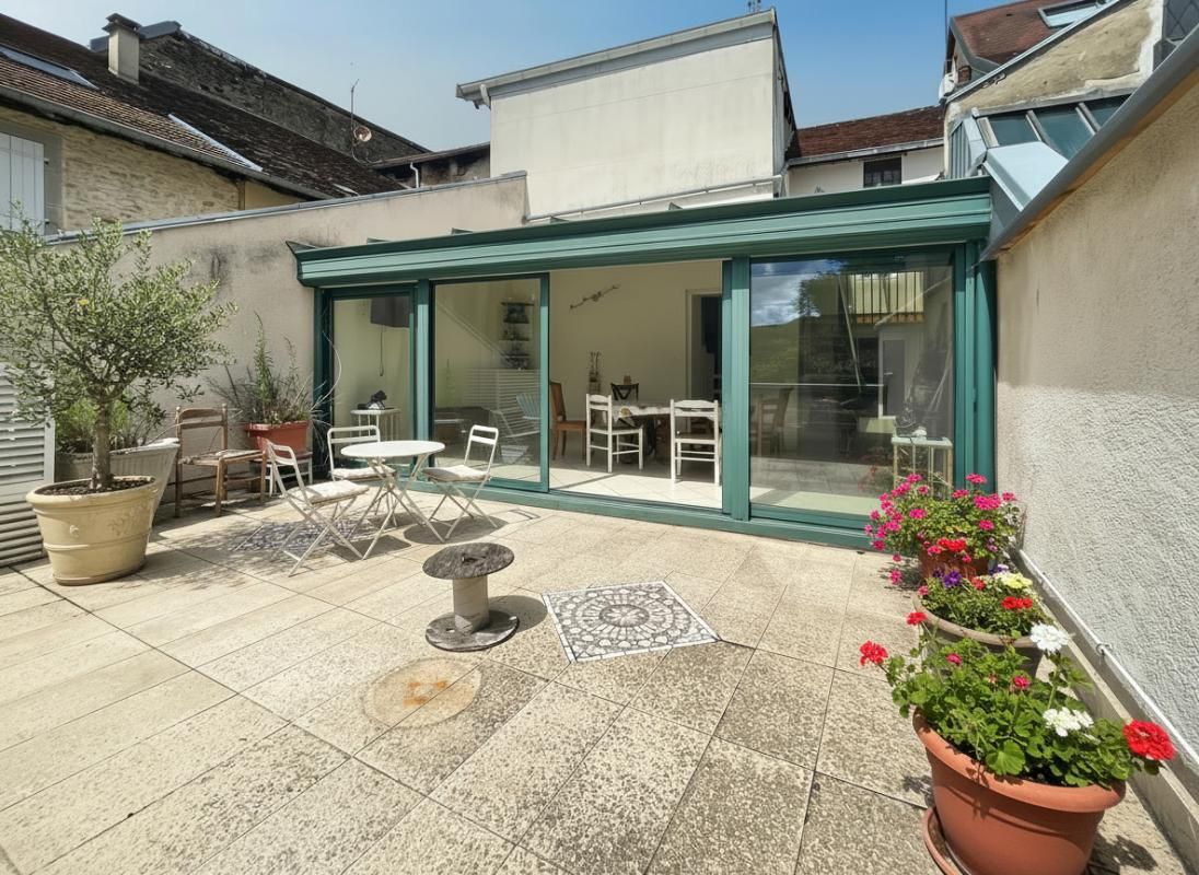 Immeuble - appartement duplex et commerce - 347 m2 - 4 chambres