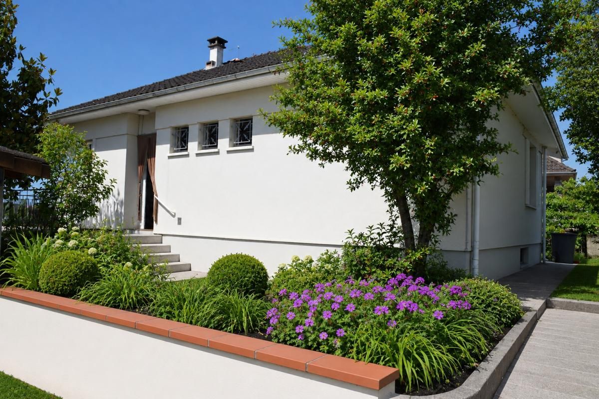 Lafrançaise, 82130 , Tarn et Garonne. Maison plain-pied 82 m², 5 Pièces , 3 chambres avec jardin privatif et garage fermé