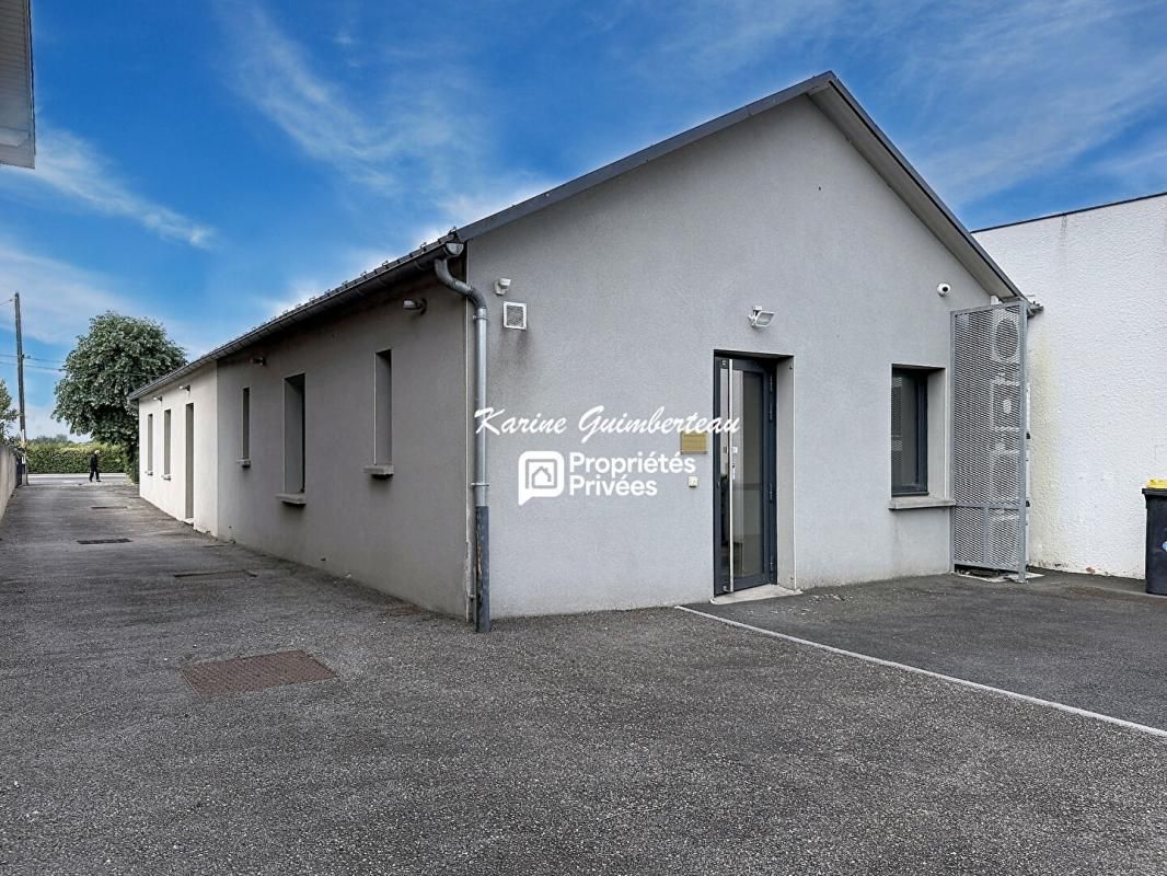 Axe passant : Bureaux 100 m2 avec stationnement privatif