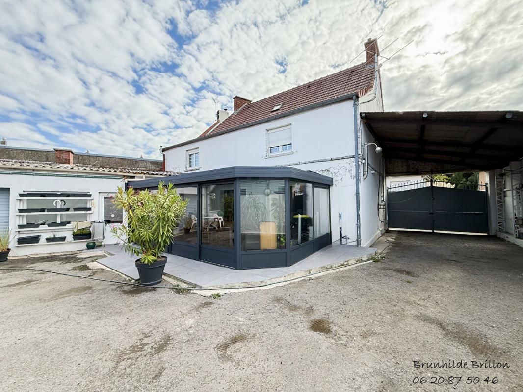 Ensemble immobilier, maison 215M², hangar 800M², jardin 900M²