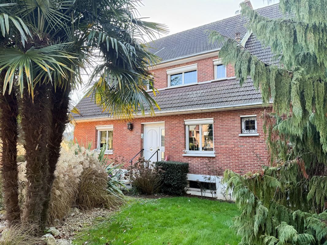 Maison semi plain-pied 220M², 5 à 6 chambres, sous sol complet jardin paysagé