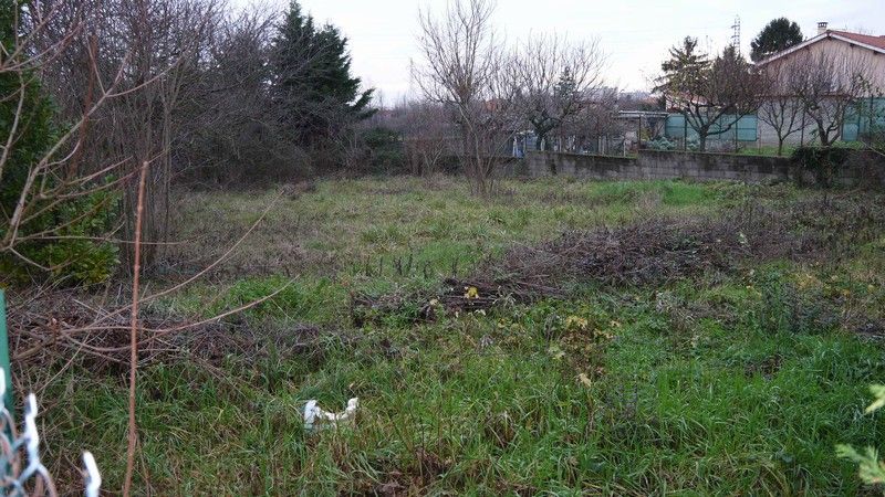 Vénissieux limite Corbas, Terrain d'env.835m2